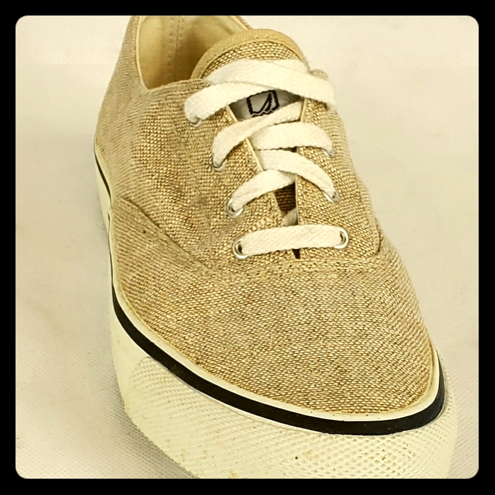 Women's tennis shoes